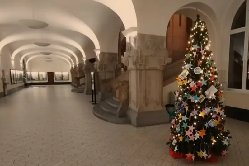 27.11.2024 Wunschbaum Aktion im Rathaus Charlottenburg