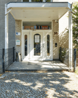 Haus Azur Eingang SOZIALES-BERLIN